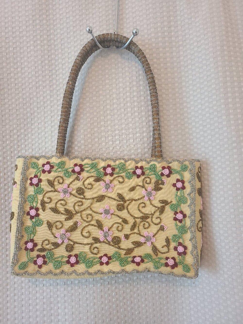 🌸 One-of-a-Kind ! Handcrafted Floral Beaded Handbag 🌸